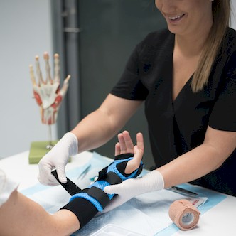 Acute and Chronic Injury treatment – Active Hand Therapy
